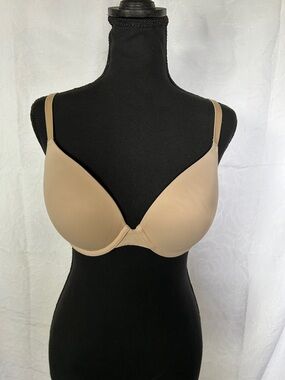 VICTORIA’S SECRET Nude Wear Everywhere Push up bra. Size 34 D.